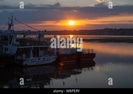 Der kleine Hafen von Pedreña, Bucht von Santander. Spanien. Stockfoto