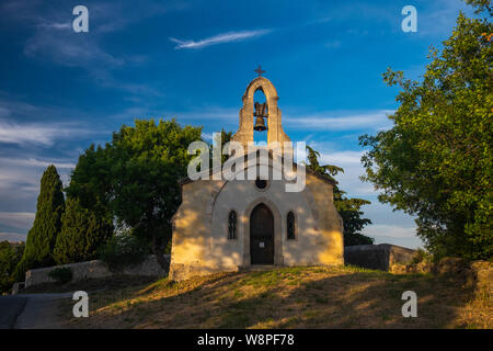 Kapelle saint-michel Lurs-de-Haute-provence.Provence. Sommerlandschaft.Frankreich Stockfoto