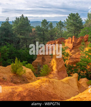 Ockerfarbenen Pigmente Steinbruch. Colorado provençal. Roussillon, Provence. Stockfoto