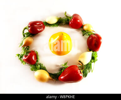 Gruene verschiedene Gemüse, Ökologie, Ernährung, Dill. Isolierte grünes Objekt für Design, weisser Hintergrund Beaty. Stockfoto