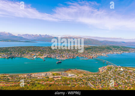 Obere Ansicht der Stadt Tromsø vom Berg Storsteinen. Norwegen Stockfoto