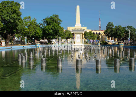 Juni 14, 2019-Vigan Philippinen: Plaza Salcedo (Springbrunnen) in Vigan City, Philippinen. Unesco Vigan Springbrunnen am Abend, Ilocos S Stockfoto