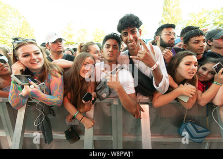 Aufgeregt Festivalbesucher bei Breakout Festival in der PNE Amphitheater in Vancouver, BC am 16. Juni, 2019 Stockfoto