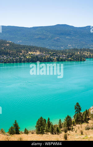 Landschaft mit herrlicher Aussicht auf See und Kalamaka Rocky Mountain Stockfoto