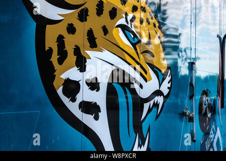 NFL Jacksonville Jaguars Grafiken auf einem team Truck in der tiaa Bank Feld in der Innenstadt von Jacksonville, Florida. (USA) Stockfoto