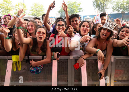 Aufgeregt Festivalbesucher bei Breakout Festival in der PNE Amphitheater in Vancouver, BC am 16. Juni, 2019 Stockfoto