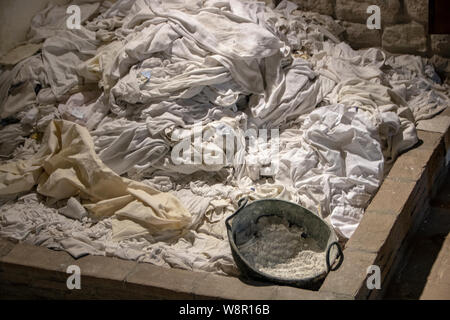 Fabriano - Italien - April 2019 - rag Tuch für die Papierherstellung in Paper und Wasserzeichen Museum Stockfoto