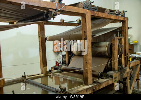 Fabriano - Italien - April 2019 - antike Papiermaschine in der Papier- und Wasserzeichen Museum von Fabriano Stockfoto