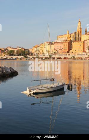 Morgen in der Bucht von Menton Frankreich Cote d'Azur Stockfoto