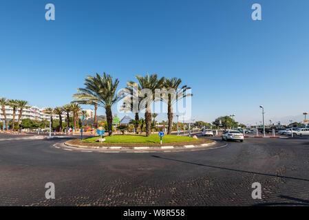 Eilat, Israel - 7 November, 2017: Verkehr auf der Adan Square in Eilat, Israel. Die Stadt ist als Reiseziel für nationale und interna Stockfoto