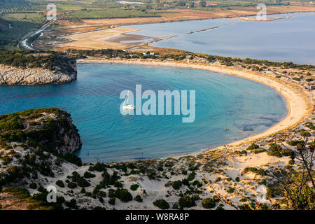 Anzeigen von Voidokilia Beach in der Region Peloponnes in Griechenland, von der alten Navarino Palaiokastro (Burg). Stockfoto