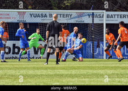 Supermarine FC im Vergleich zu Walton Casuals Fc Supermarine 3-2 Ziel in der Nachspielzeit erzielte Stockfoto