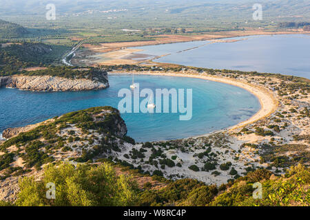 Anzeigen von Voidokilia Beach in der Region Peloponnes in Griechenland, von der alten Navarino Palaiokastro (Burg). Stockfoto