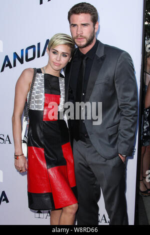 Los Angeles, USA. 08 Aug, 2013. (Datei) Miley Cyrus und Liam Hemsworth aufgeteilt. LOS ANGELES, Kalifornien, USA - AUGUST 08: Sängerin Miley Cyrus und Freund/Schauspieler Liam Hemsworth am Los Angeles Premiere der Relativitätstheorie Medien 'Paranoia' an der Directors Guild of America Theater am 8. August 2013 in Los Angeles, Kalifornien, USA. (Foto von Xavier Collin/Image Press Agency) Quelle: Bild Presse Agentur/Alamy leben Nachrichten Stockfoto