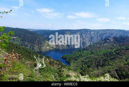 Panoramablick auf die canions der Fluss Sil in Ourense Stockfoto