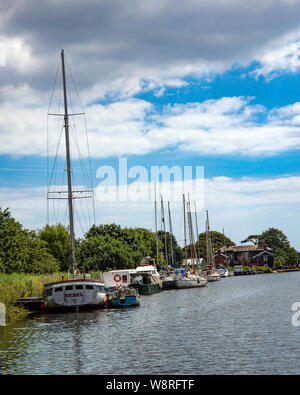 Exeter Ship Canal auf Rasen zu sperren. Stockfoto