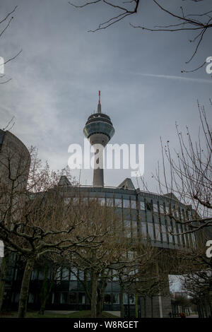 Radio Tower in Düsseldorf Deutschland im Winter Stockfoto