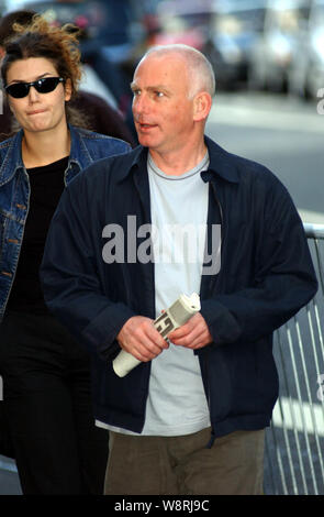 Schottischen Schauspieler Gary Lewis kommt für die UK-Premiere des neuen Films 'Wit' im Odeon Kino, Edinburgh, heute Abend (Sonntag, 26/8/01), wo der Film war der Abschlussfilm dieser Jahre Edinburgh International Film Festival. Stockfoto