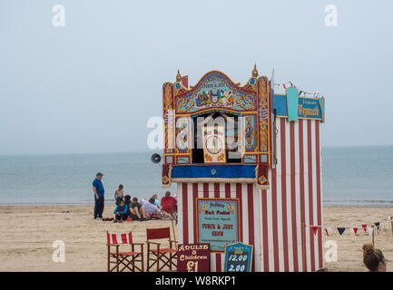 Weymouth Dorset Vereinigtes Königreich 21 Juli 2019 -: Traditionelle Kasperletheater am Strand Stockfoto