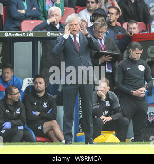 London, Großbritannien. 10 Aug, 2019. Crystal Palace Manager Roy Hodgson während der Premier League Match zwischen Crystal Palace und Everton an Selhurst Park, London, England am 10. August 2019. Foto von Ken Funken. Nur die redaktionelle Nutzung, eine Lizenz für die gewerbliche Nutzung erforderlich. Keine Verwendung in Wetten, Spiele oder einer einzelnen Verein/Liga/player Publikationen. Credit: UK Sport Pics Ltd/Alamy leben Nachrichten Stockfoto