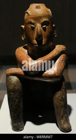 Schiff geformte menschliche Figur sitzen. Keramik. Colima Stil. Alten und Mittleren klassische Periode (100-700 N.CHR.). Western Mexiko. Museum des Amerikas, Madrid, Spanien. Stockfoto