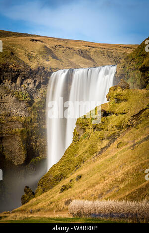 Skogafoss, dem höchsten Wasserfall im südlichen Island Stockfoto