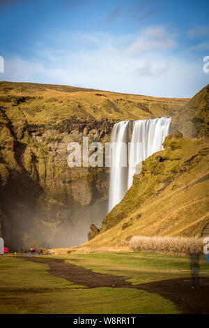 Skogafoss, dem höchsten Wasserfall im südlichen Island Stockfoto