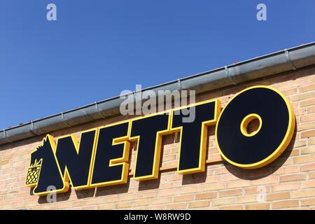 Aarhus, Dänemark - 1. Mai 2016: Netto Zeichen an der Wand. Netto ist eine dänische Discounter Stockfoto