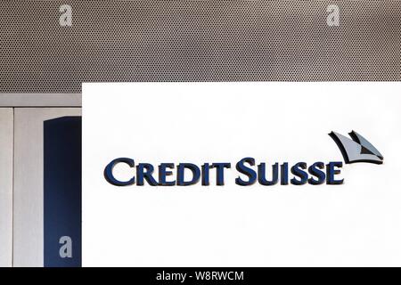 Genf, Schweiz - 14 August 2016: Credit Suisse Logo auf eine Wand. Die Credit Suisse ist ein Schweizer multinationalen Financial Services Holding Company Stockfoto