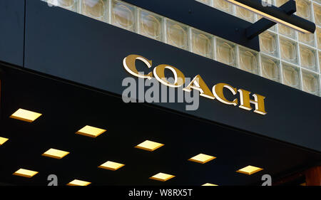 BEVERLY HILLS, CA/USA - Januar 3, 2015: Coach store Exterieur. Trainer, Inc. ist ein New Yorker Luxus mode Unternehmen, das seinen Anfang manufa Stockfoto