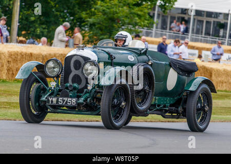 1929 Bentley 4,5 liter Le Mans Racer mit Fahrer Ian Andrews am 2019 Goodwood Festival der Geschwindigkeit, Sussex, UK. Stockfoto