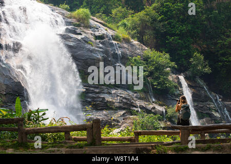 Wachirathan Wasserfall im Doi Inthanon Nationalpark in der Nähe von Chiang Mai Thailand Stockfoto