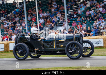 1914 Sunbean Tourist Trophy endurance Racer mit Fahrer Nicholas Pellett am 2019 Goodwood Festival der Geschwindigkeit, Sussex, UK. Stockfoto