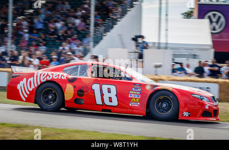 2012 Euro-NASCAR Toyota Camry RC-01 mit Treiber Todd Gilliland am 2019 Goodwood Festival der Geschwindigkeit, Sussex, UK. Stockfoto