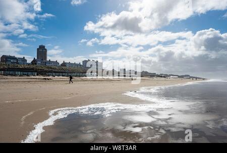 Nordsee Strand, Blick auf Wasserturm, Badeort und Holiday Resort, Zandvoort aan Zee, Nordholland, Niederlande, Niederlande Stockfoto