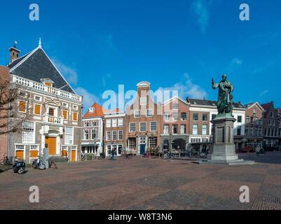 Statue von Laurens Janszoon Coster und historische Häuser am Grote Markt, Haarlem, Provinz Nord Holland, Holland, Niederlande Stockfoto