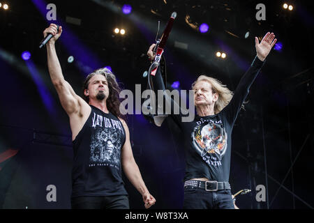 Judas Priest Legende, KK Downing verbindet Ross The Boss, wie sie live auf der Bühne beim BLOODSTOCK Open Air Festival, UK, 11 August, 2019. Stockfoto