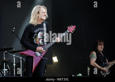 Judas Priest Legende, KK Downing verbindet Ross The Boss, wie sie live auf der Bühne beim BLOODSTOCK Open Air Festival, UK, 11 August, 2019. Stockfoto