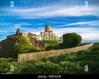 Bamburgh Castle, fotografiert vom öffentlichen Strand, Northumberland, an der Nordostküste Englands Stockfoto