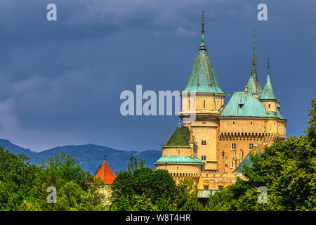 Schönen Schloss Bojnice in der Slowakei, in Mitteleuropa, UNESCO. Abendlicht Stockfoto