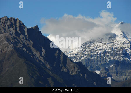 Schöne Mount St. Elias, in den Wrangell St. Elias National Park in Alaska ist der zweithöchste Berg in Nordamerika. Stockfoto