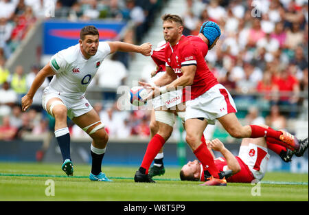 London, Großbritannien. 11 Aug, 2019. LONDON, ENGLAND. 11. AUGUST: Dan Biggar von Wales während Quilter Internationale zwischen England und Wales im Twickenham Stadium am August 11, 2019 in London, England. Credit: Aktion Foto Sport/Alamy leben Nachrichten Stockfoto