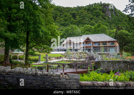 Einen allgemeinen Überblick über Lodore Falls Hotel & Spa mit Blick auf das Derwent Wasser in der Nähe von Keswick im Lake District Stockfoto