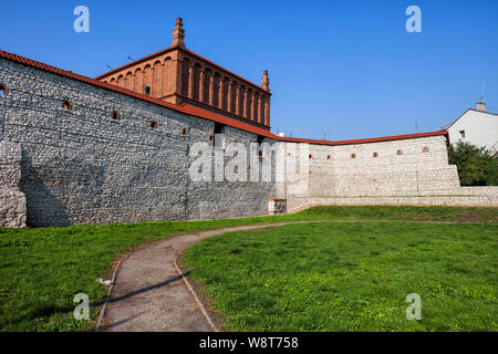 Defensive Mauer aus Stein der Alten Synagoge im Stadtteil Kazimierz in Krakau in Polen, Orthodoxe jüdische Synagoge (Alta Shul). Stockfoto