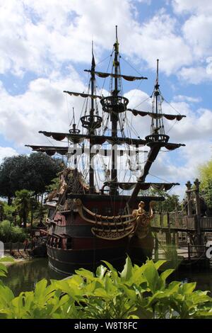 Ein Piratenschiff im Disneyland Paris, Frankreich Stockfoto