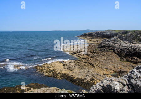 Ein Bereich der Küste in der Nähe von Holyhead beliebt bei loclas und Besucher Stockfoto