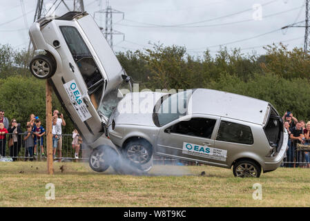 Scott's Mai waghalsigen Stunt Show tourt seit fast 30 Jahren. Die Show besteht aus Stunts und Sprünge von einer Vielzahl von Fahrzeugen durchgeführt. Zusammenstoßen Stockfoto
