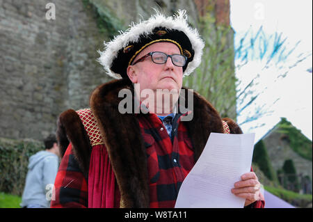 Unabhängigkeitstag in Hay-on-Wye, 40 Jahre nach Richard Booth "König der Heu" erklärt die Stadt als unabhängiger Staat. Derek Prince alias Derek Addyman Adressen der Menge. Stockfoto