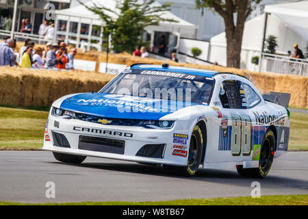 2016 Chevrolet Camaro NASCAR mit Fahrer Nicolas Minassian am 2019 Goodwood Festival der Geschwindigkeit, Sussex, UK. Dale Earnhardt jr. Stockfoto