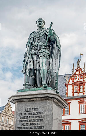 Coburg (Franken, Deutschland): Marktplatz mit Denkmal für Prinz Albert, Stadthaus im Hintergrund; der Marktplatz in Coburg mit Prinz Albert Memorial in Stockfoto